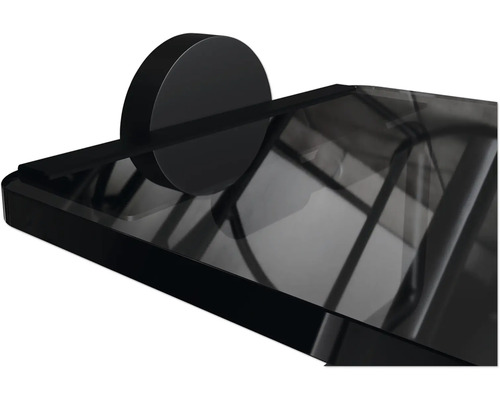 Detaljvy av en svart glashylla med väggfäste