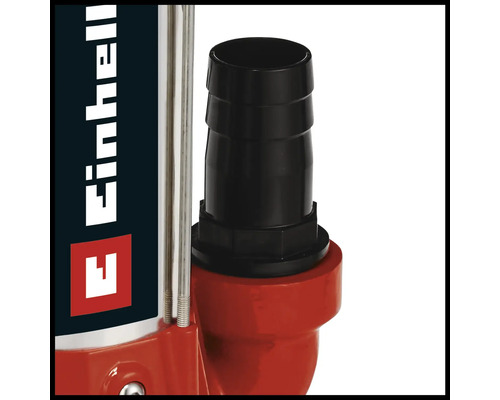 Detaljvy av en Einhell-pump med slanganslutning