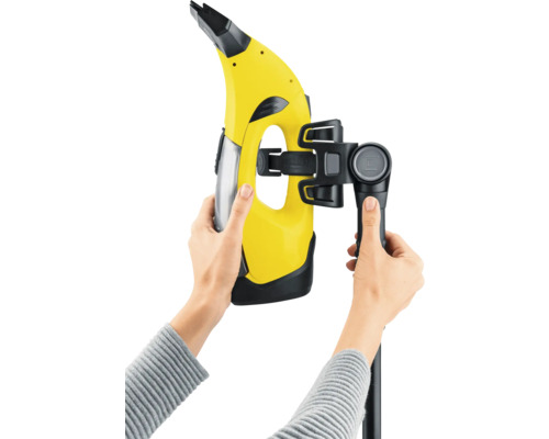 Fönstertvätt med handtag i händerna