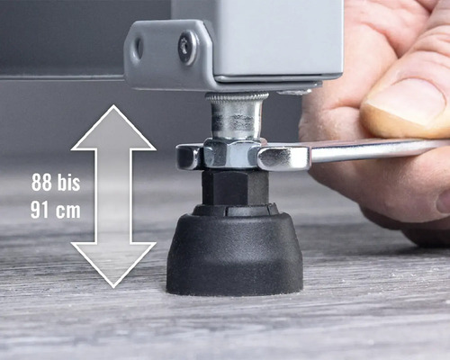 Detaljbild av ett höj- och sänkbart möbelben med ett justeringsområde på 88 till 91 cm.