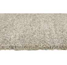 Närbild av en beige matta med hög lugg