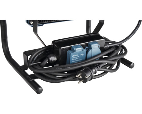 Detaljvy av kabelrulle med uttag och USB-port