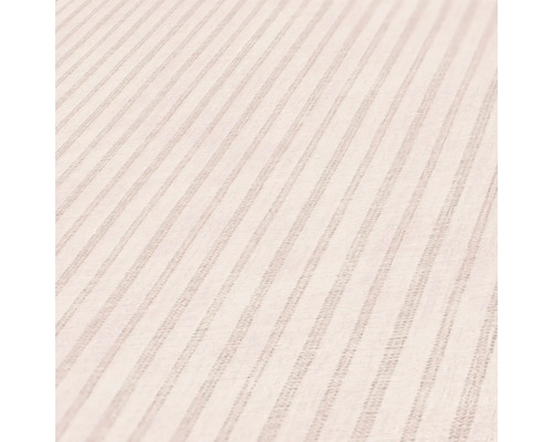 Närbild av en strukturerad tapet med randigt mönster