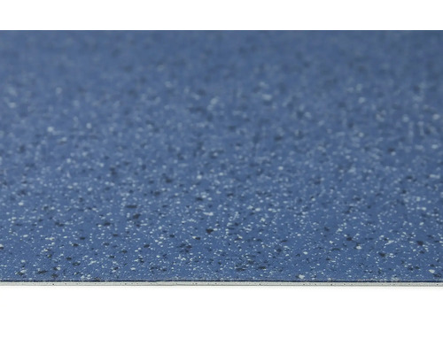 Närbild av ett blått PVC-golv med spräckligt mönster