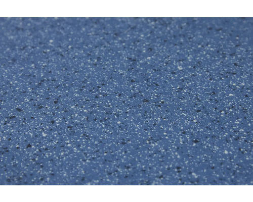 Blått golvbeläggning med spräckligt mönster.