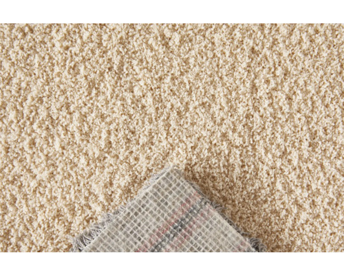 Närbild av en beige matta med lugg