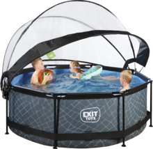 Trädgårdspool med tak och lekande barn