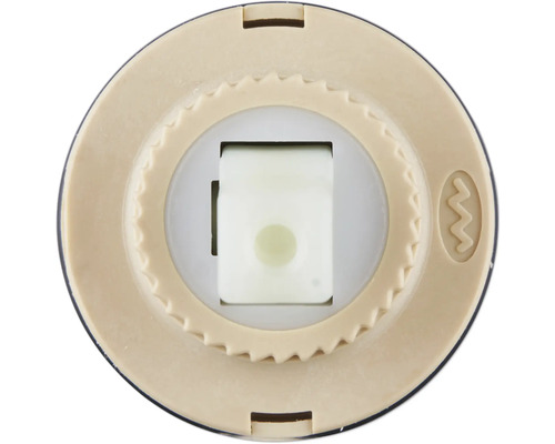 Detaljvy av en sanitetsprodukt med plastkåpa och integrerad insats