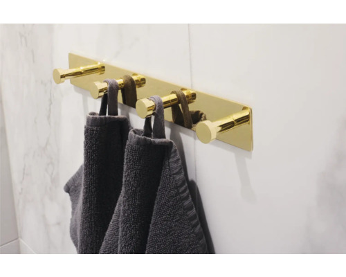 Handdukshängare med fyra krokar och handdukar