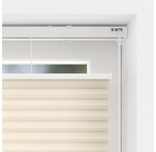 Plissé vid fönstret