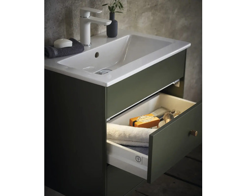 Tvättställ med öppen låda, keramisk handfat och kran i badrummet