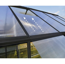 Växthus tak med transparenta paneler och ventilationsfunktion