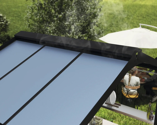 Terrass med tak och grillplats i trädgården