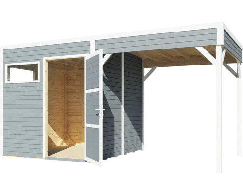 Trädgårdshus med öppen dubbeldörr och täckt område.