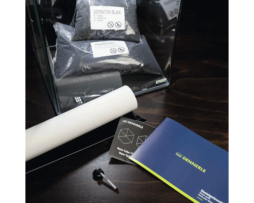 Akvariumset med bottenmaterial, filtermatta, gödningspinnar och broschyrer