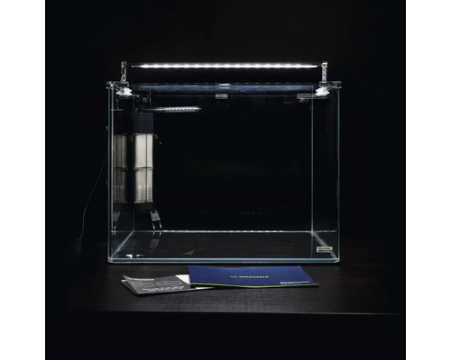 Akvarium med filter och belysning