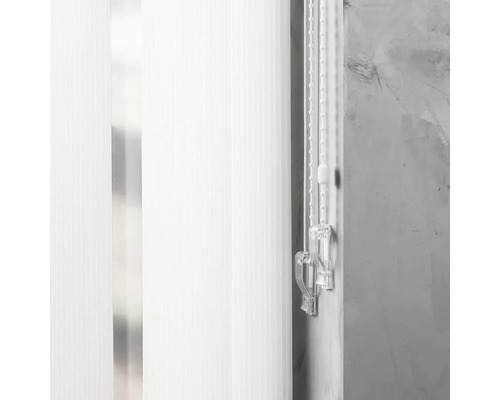 Lamellgardin med manöverkedja för fönsterdekoration