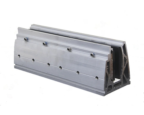 Aluminiumprofil med skruvar