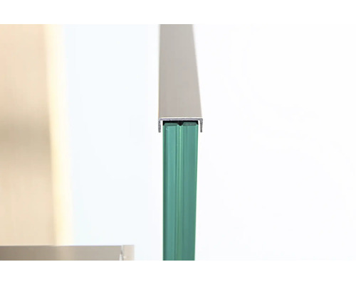 Detalj av en glasskiva med aluminiumprofil