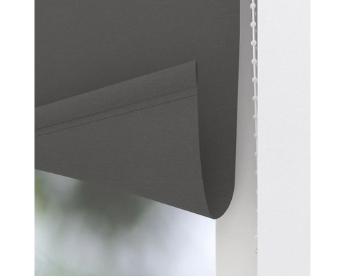 Grå rullgardin med kedja för fönsterdekoration