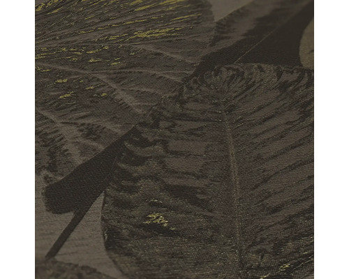 Närbild av en strukturerad tapet med växtmönster