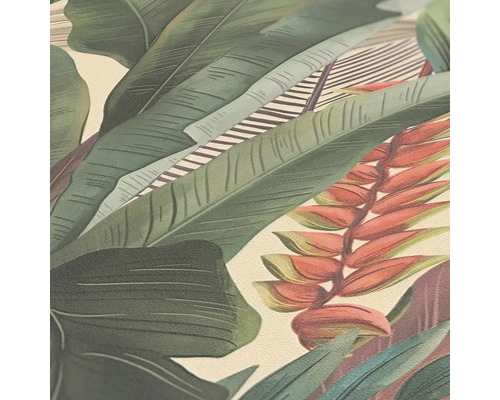 Detaljvy av en tapet med tropiskt blad- och blommönster