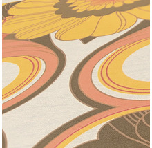 Närbild av en tapet med blommönster och retrodesign