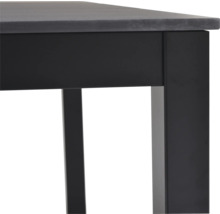 Detaljvy av ett bord med bordsskiva och bordsben