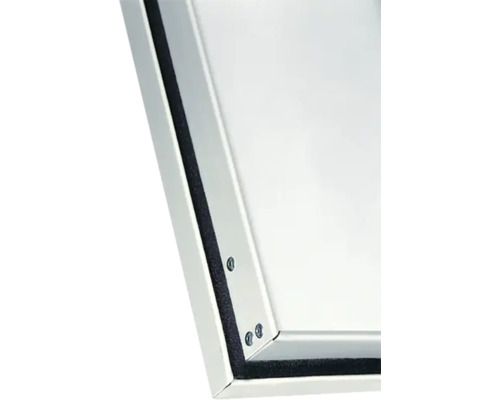 Detalj av en ram med tätning och skruvar