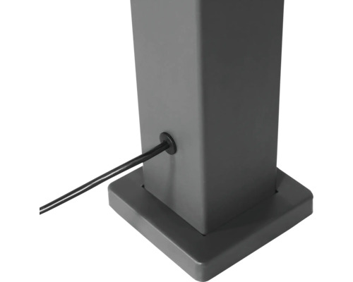 Detaljvy av en trädgårdspaviljongpelare med kabelgenomföring