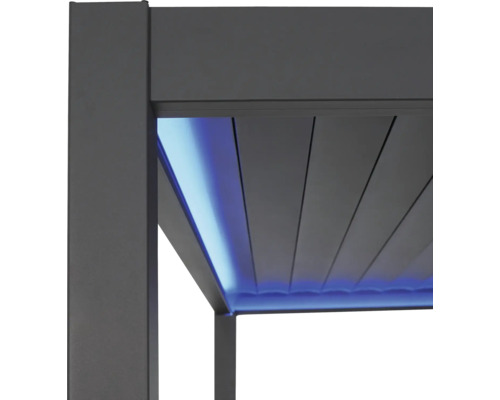 Detaljvy av ett grått terrasstak med integrerad belysning