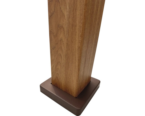 Detaljvy av fyrkantigt trä med fot