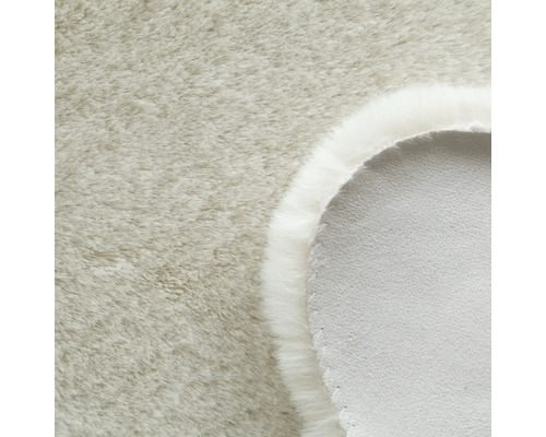 Detaljvy av en matta med lugg och vävd baksida