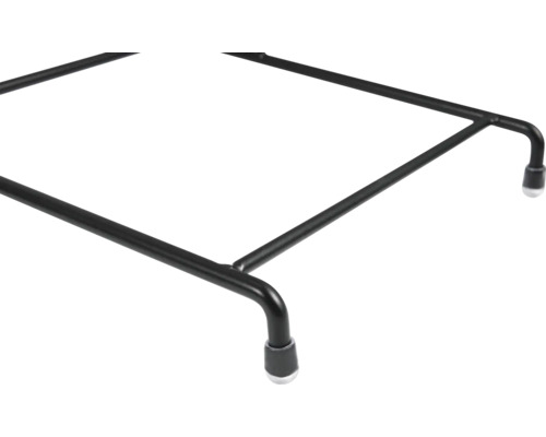 Detaljvy av en svart metallram med fötter