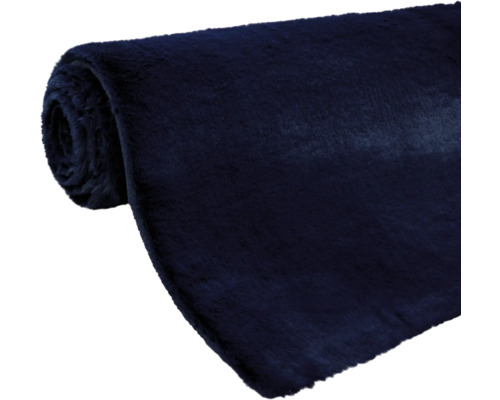 Rullat tyg av fuskpäls