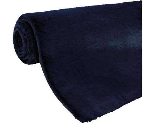 Rullad matta av fuskpäls