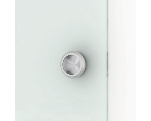 Dörrhandtag i metall på en glasdörr