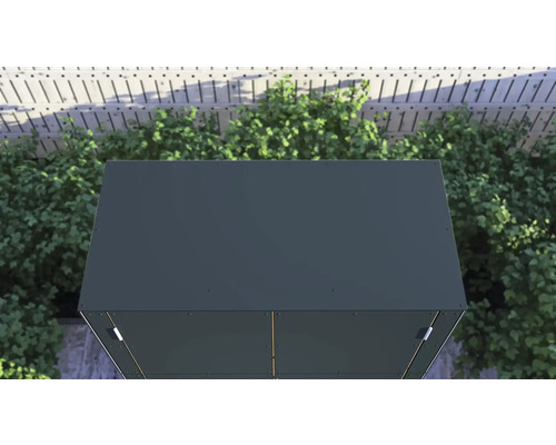 Ovanifrånvy av ett trädgårdsskjul i trädgården