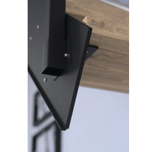 Detaljbild av bordsfäste av svart metall med skruvar.