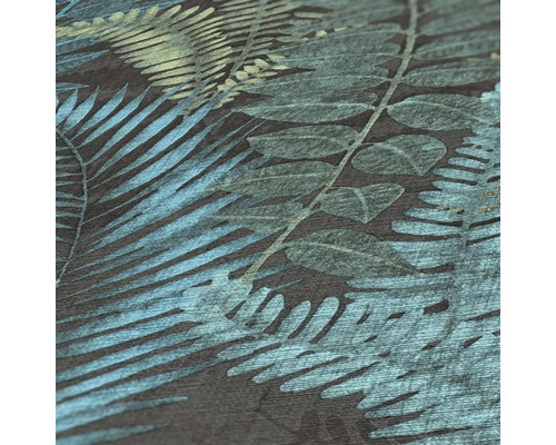 Närbild av en mönstrad tapet med ormbunksmotiv