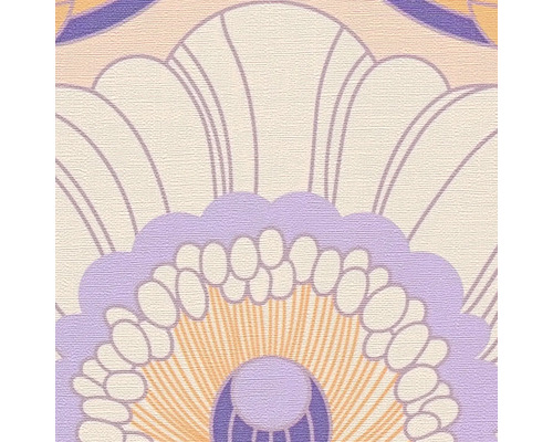 Detalj av en mönstrad tapet med blommotiv