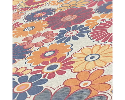 Närbild av en tapet med blommönster