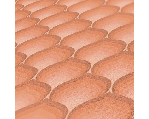 Närbild av en strukturtapet med ett präglat mönster