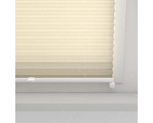 Detaljvy av en plisségardin på ett fönster