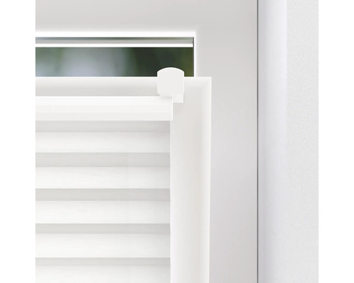 Detaljbild av en fönsterrullgardin med fäste