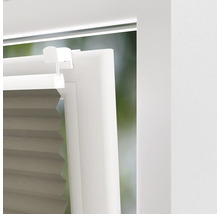 Detaljbild av en plisségardin på ett fönster