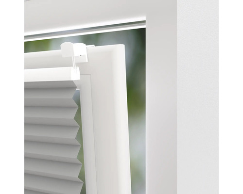 Detaljbild av en plisségardin på ett fönster