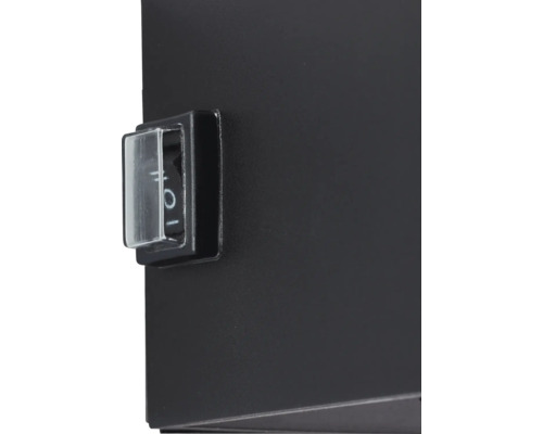 Detalj av en svart apparat med en strömbrytare