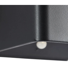 Detaljbild av en utomhuslampa med rörelsedetektor