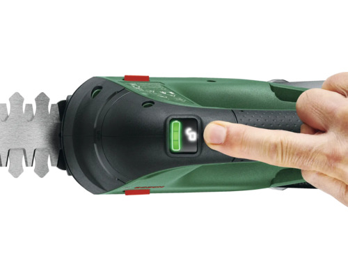 Närbild av en häcksax med batteriindikator och ett finger på frigöringsknappen.